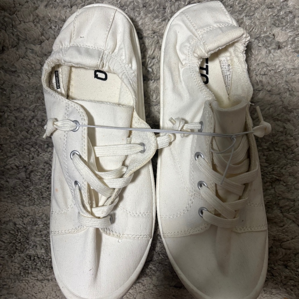 Slip on white sneakers